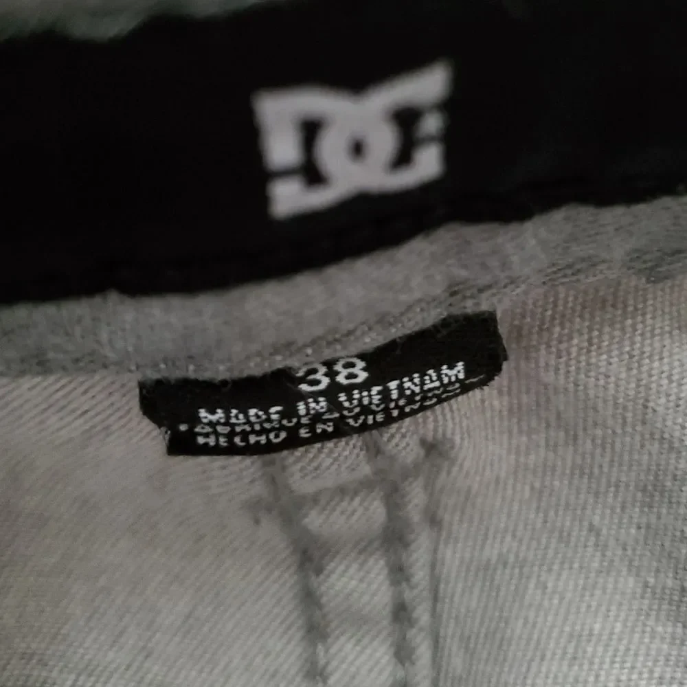DC Gray Shorts Size 38 - Picture 6 of 11